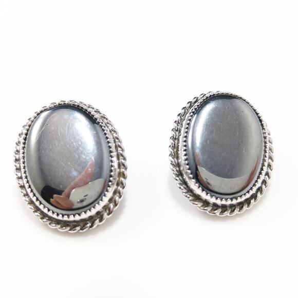Vintage Whiting & Davis Hematite Earrings, Rhodium Plated - Picture 10 of 10